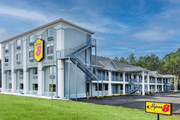 Super 8 by Wyndham Moss Point image 1